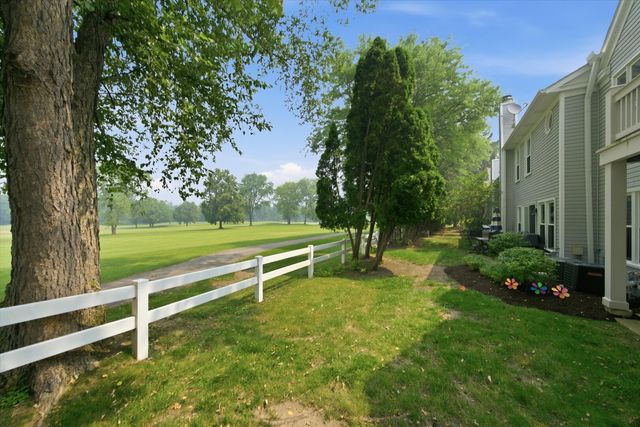 150 Inverness Court 2, Elk Grove Village, IL 60007