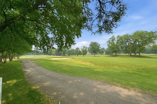 150 Inverness Court 2, Elk Grove Village, IL 60007