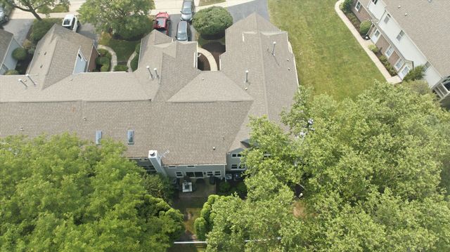 150 Inverness Court 2, Elk Grove Village, IL 60007