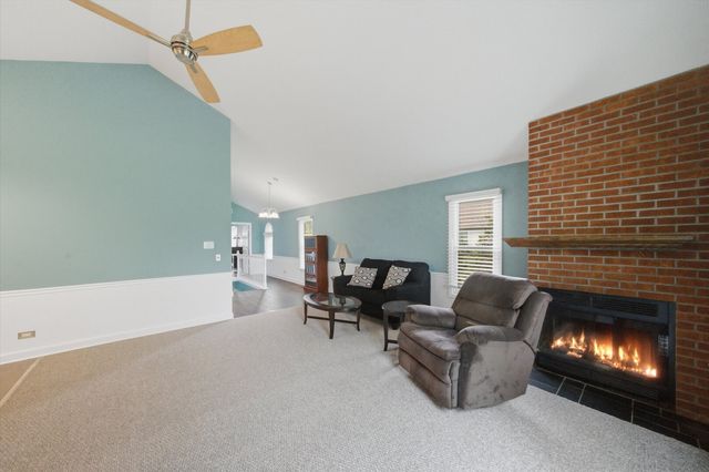 150 Inverness Court 2, Elk Grove Village, IL 60007
