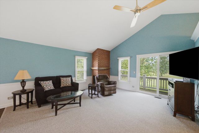 150 Inverness Court 2, Elk Grove Village, IL 60007