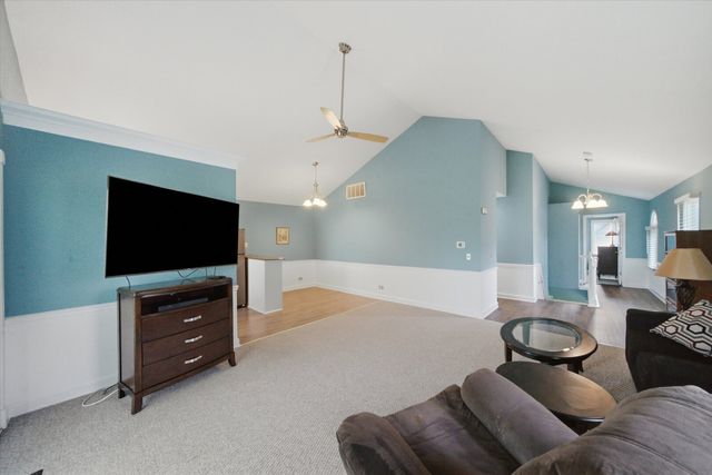 150 Inverness Court 2, Elk Grove Village, IL 60007