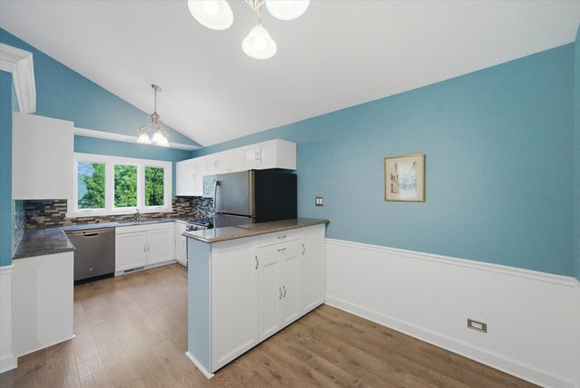 150 Inverness Court 2, Elk Grove Village, IL 60007