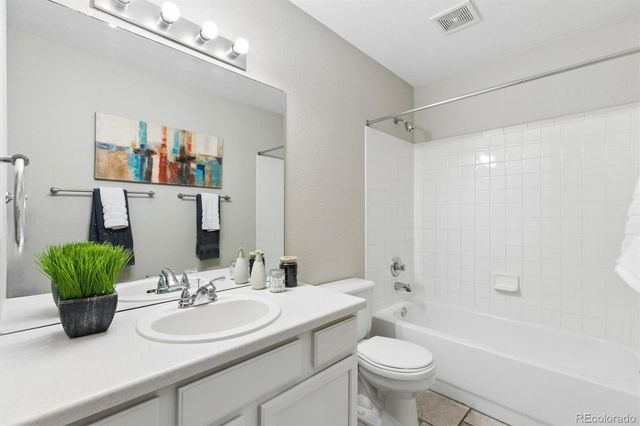 2575 S SYRACUSE Way 101, Denver, CO 80231