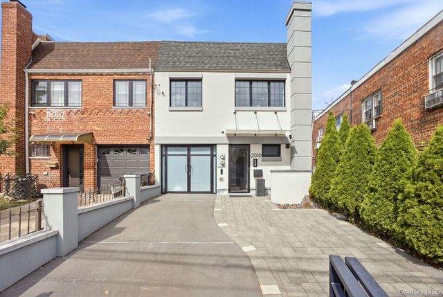 20-10 Hazen Street, East Elmhurst, NY 11370
