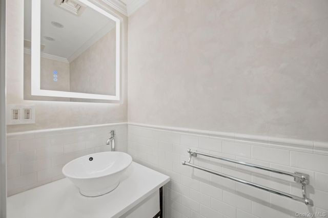 20-10 Hazen Street, East Elmhurst, NY 11370