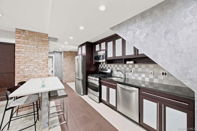 20-10 Hazen Street, East Elmhurst, NY 11370