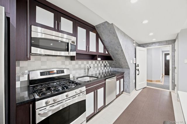 20-10 Hazen Street, East Elmhurst, NY 11370