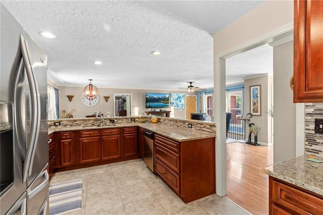 12108 OAK RIDGE Road, Independence, MO 64052