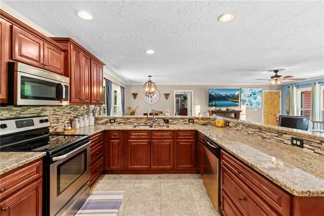 12108 OAK RIDGE Road, Independence, MO 64052
