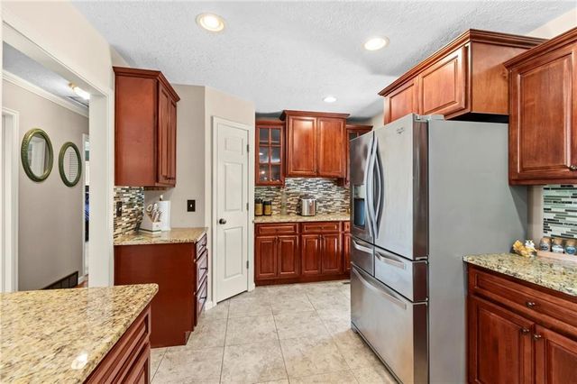 12108 OAK RIDGE Road, Independence, MO 64052