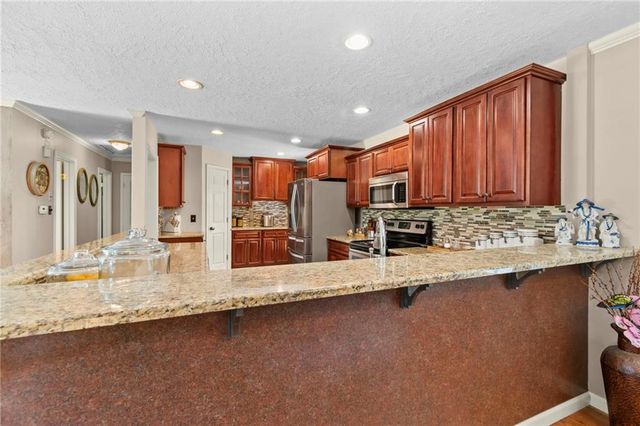 12108 OAK RIDGE Road, Independence, MO 64052