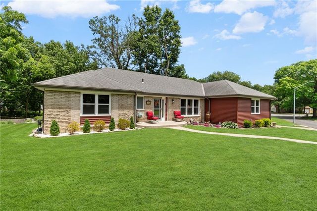 12108 OAK RIDGE Road, Independence, MO 64052