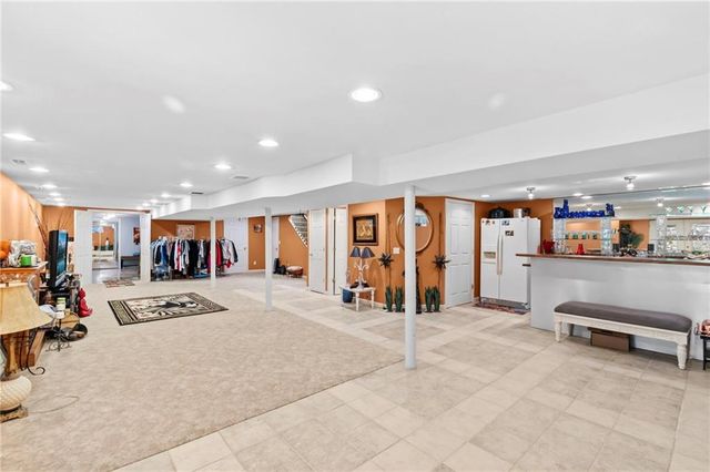 12108 OAK RIDGE Road, Independence, MO 64052