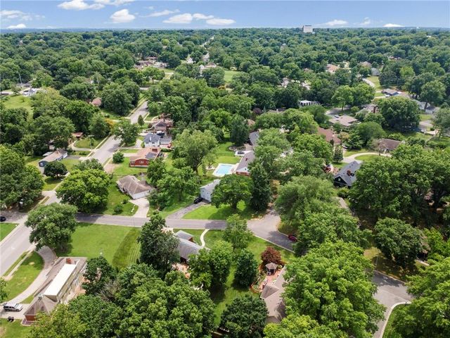 12108 OAK RIDGE Road, Independence, MO 64052