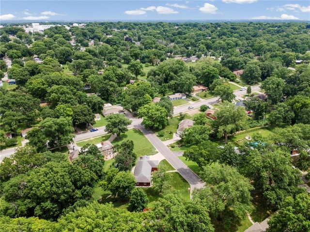 12108 OAK RIDGE Road, Independence, MO 64052