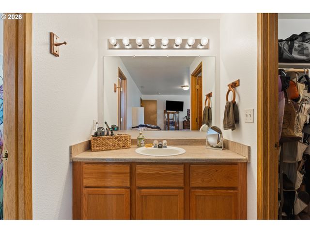 245 Se WILDWOOD Way, Myrtle Creek, OR 97457
