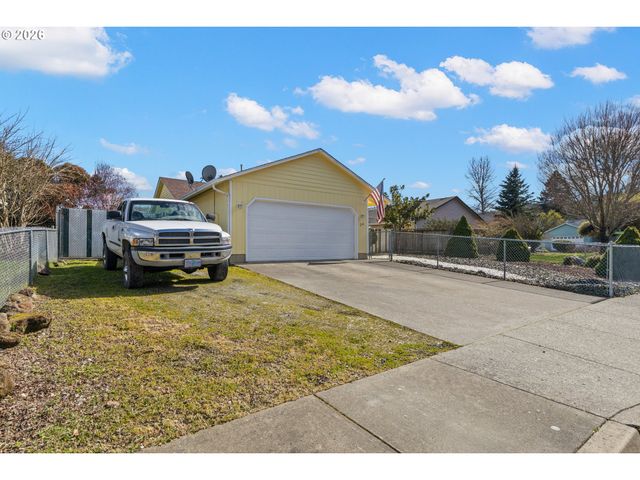 245 Se WILDWOOD Way, Myrtle Creek, OR 97457