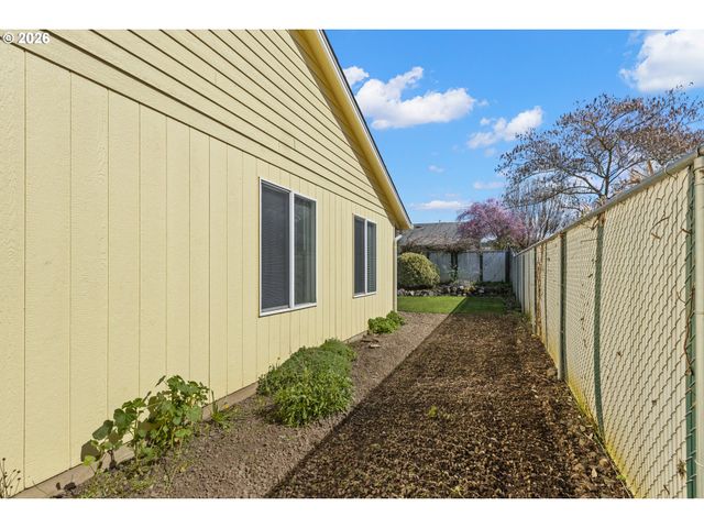 245 Se WILDWOOD Way, Myrtle Creek, OR 97457