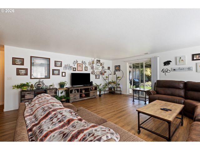 245 Se WILDWOOD Way, Myrtle Creek, OR 97457