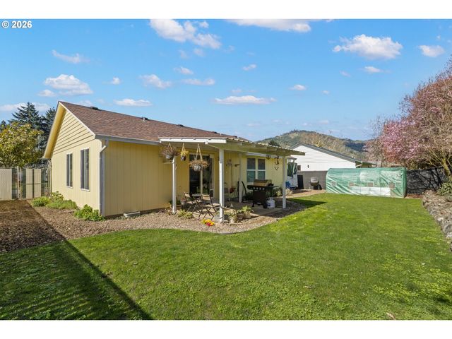 245 Se WILDWOOD Way, Myrtle Creek, OR 97457
