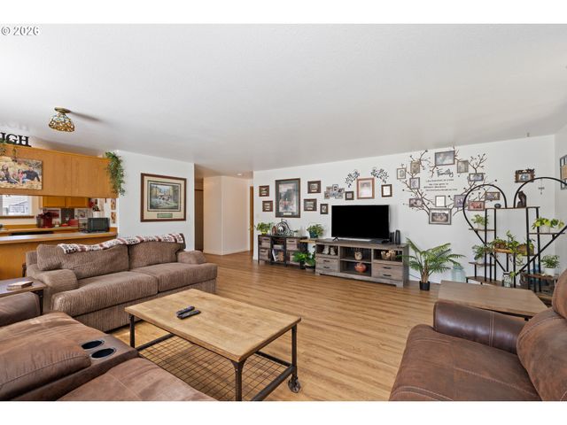 245 Se WILDWOOD Way, Myrtle Creek, OR 97457