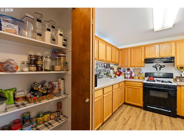 245 Se WILDWOOD Way, Myrtle Creek, OR 97457