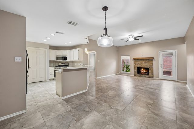 716 Ashbrook Drive, Desoto, TX 75115