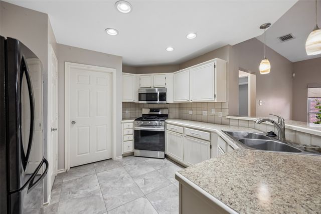 716 Ashbrook Drive, Desoto, TX 75115