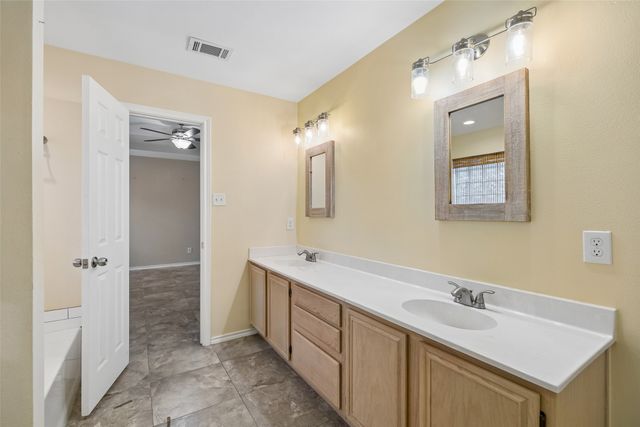 716 Ashbrook Drive, Desoto, TX 75115