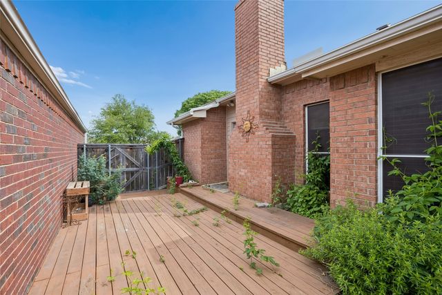 716 Ashbrook Drive, Desoto, TX 75115