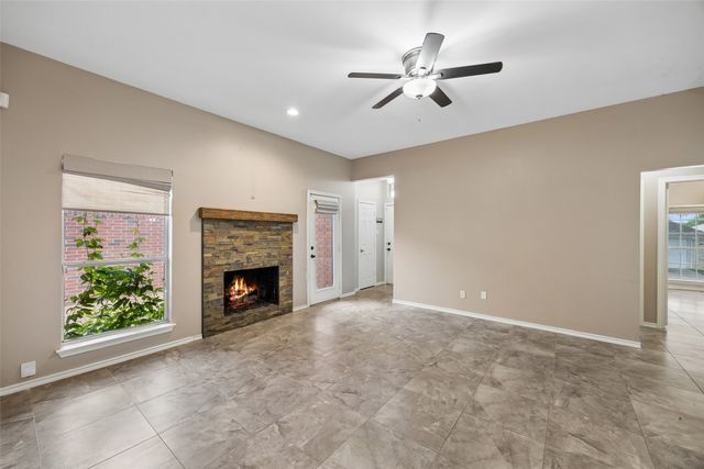 716 Ashbrook Drive, Desoto, TX 75115