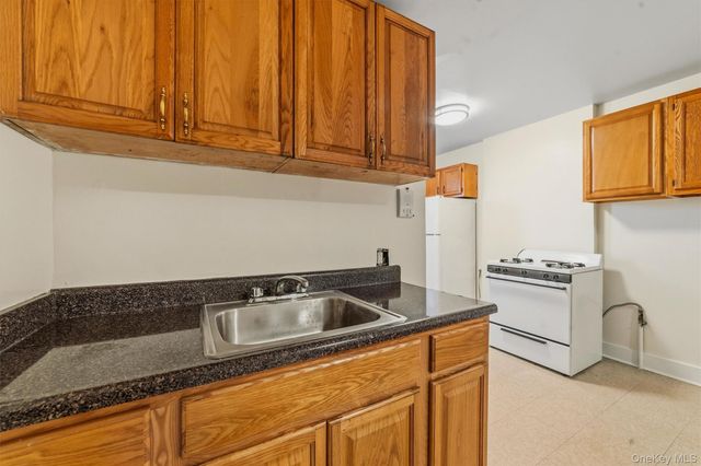 158 Willow Street 4B, Yonkers, NY 10701