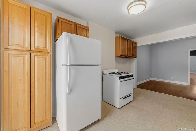 158 Willow Street 4B, Yonkers, NY 10701
