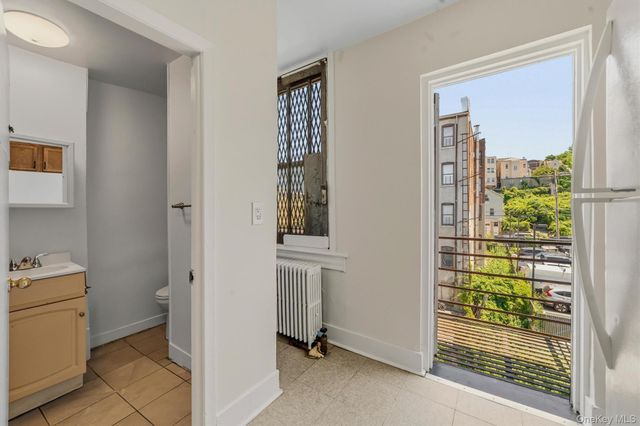 158 Willow Street 4B, Yonkers, NY 10701