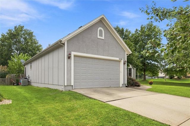 18299 W 155th Terrace, Olathe, KS 66062