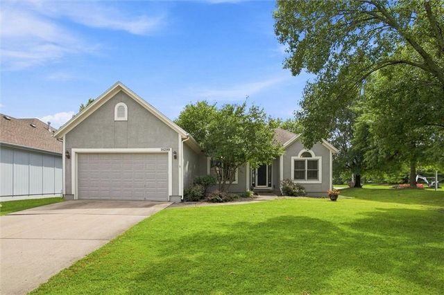 18299 W 155th Terrace, Olathe, KS 66062