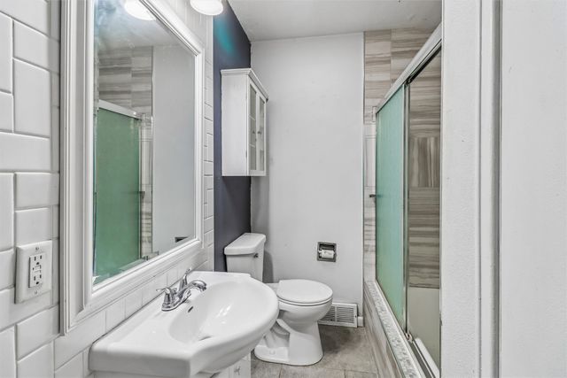 3901 Bowdoin Street, Des Moines, IA 50313