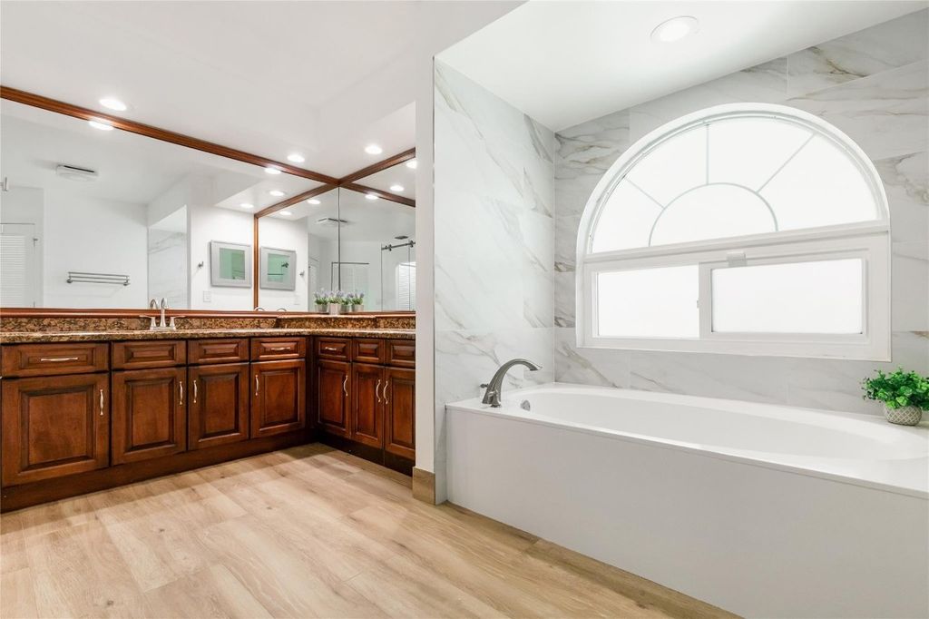 Image 17 of property listing at 5815 NW 96th Drive, Parkland, FL 33076