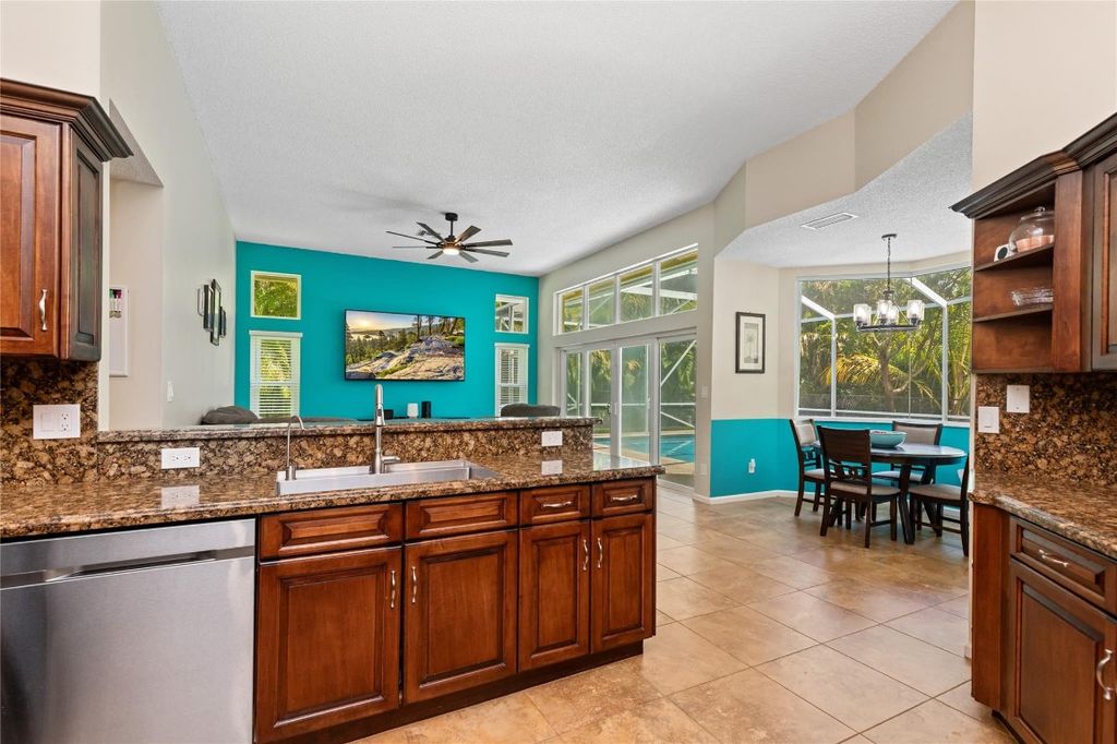 Image 7 of property listing at 5815 NW 96th Drive, Parkland, FL 33076
