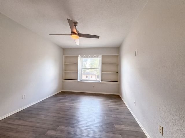 2831 Red Oak Drive, Grand Prairie, TX 75052
