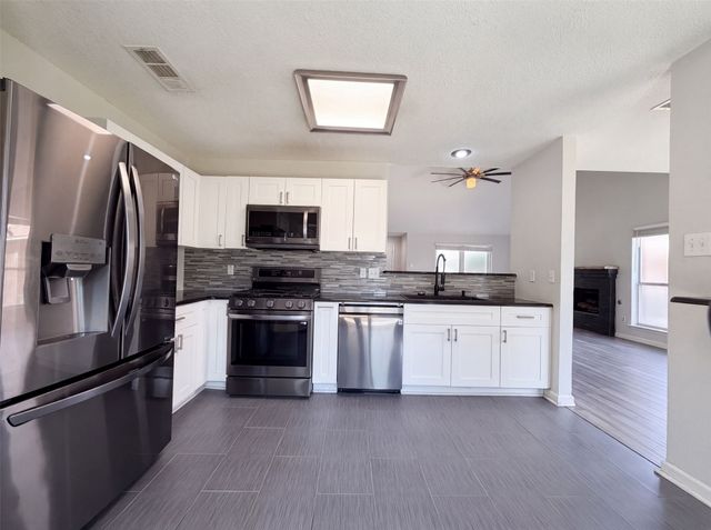 2831 Red Oak Drive, Grand Prairie, TX 75052