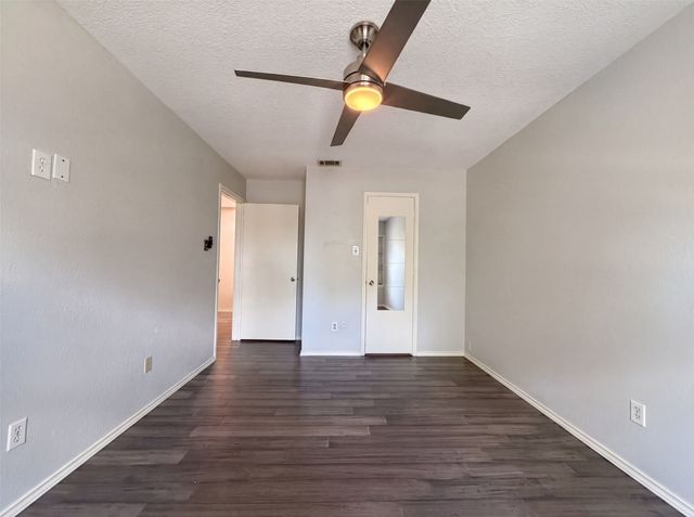 2831 Red Oak Drive, Grand Prairie, TX 75052