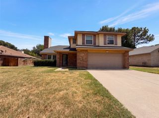 2831 Red Oak Drive, Grand Prairie, TX 75052