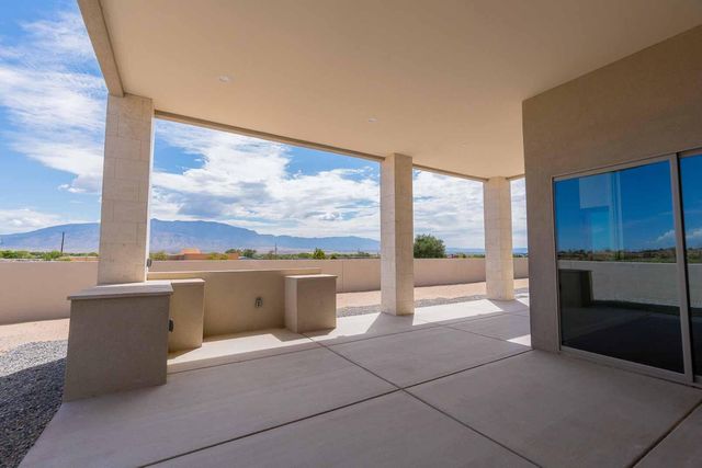 50 Calle Verde, Corrales, NM 87048