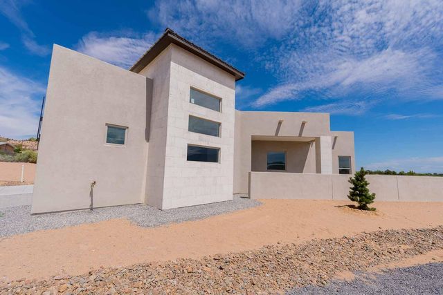50 Calle Verde, Corrales, NM 87048
