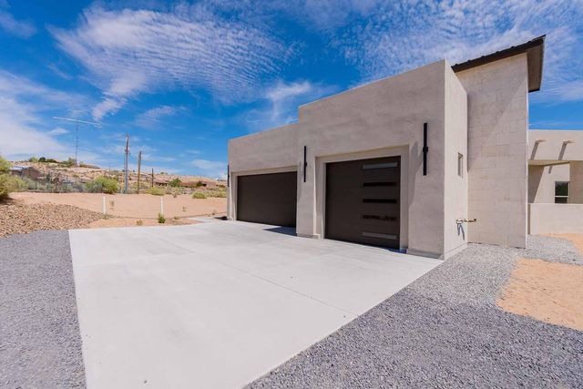 50 Calle Verde, Corrales, NM 87048