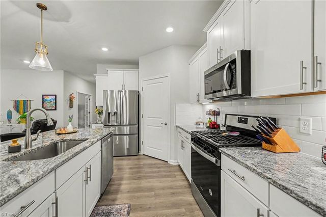 4520 Sapphire Court, Clemmons, NC 27012