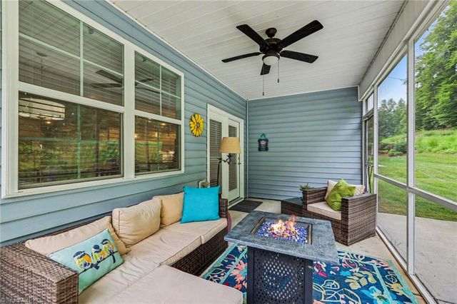4520 Sapphire Court, Clemmons, NC 27012