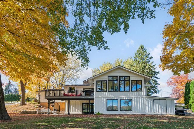 830 County Road 110 N, Mound, MN 55364